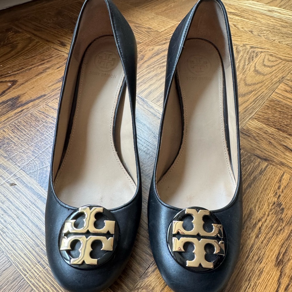 Classic Tory Burch Black Pumps with Gold Logo